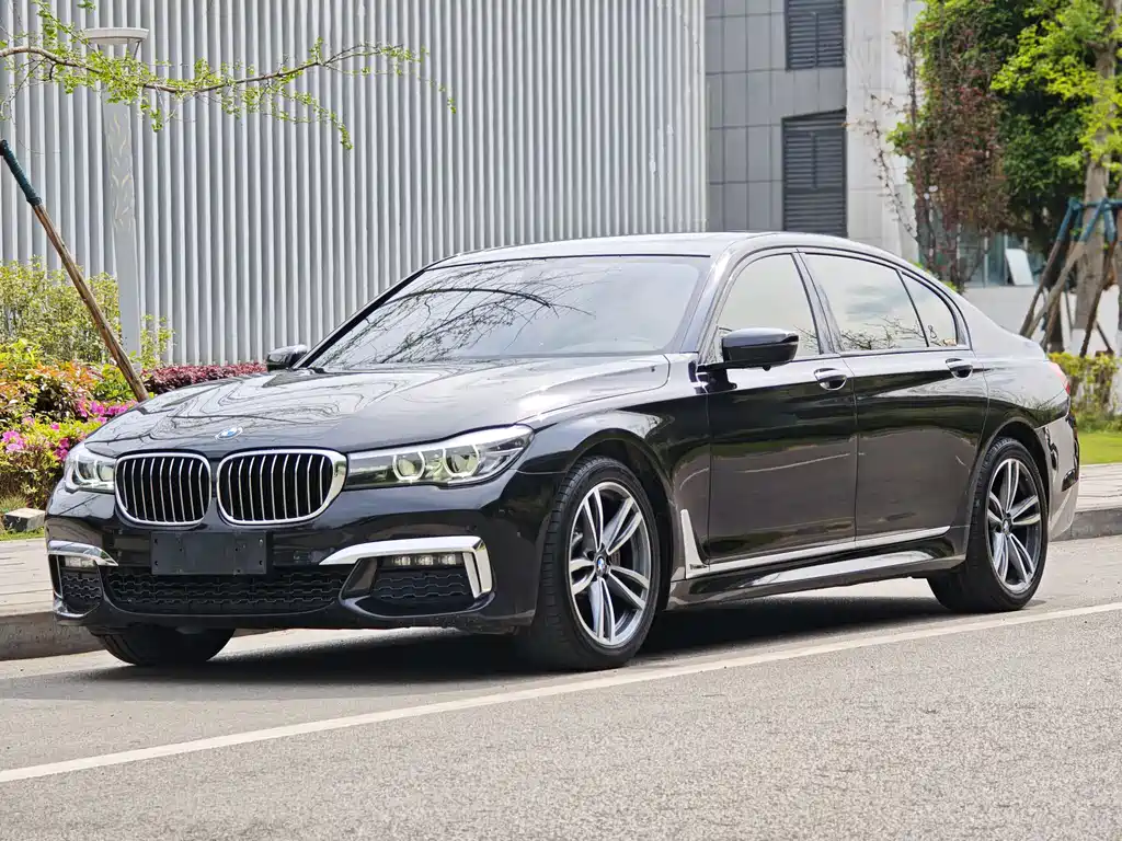 BMW 7 Series 2018 — фото 1