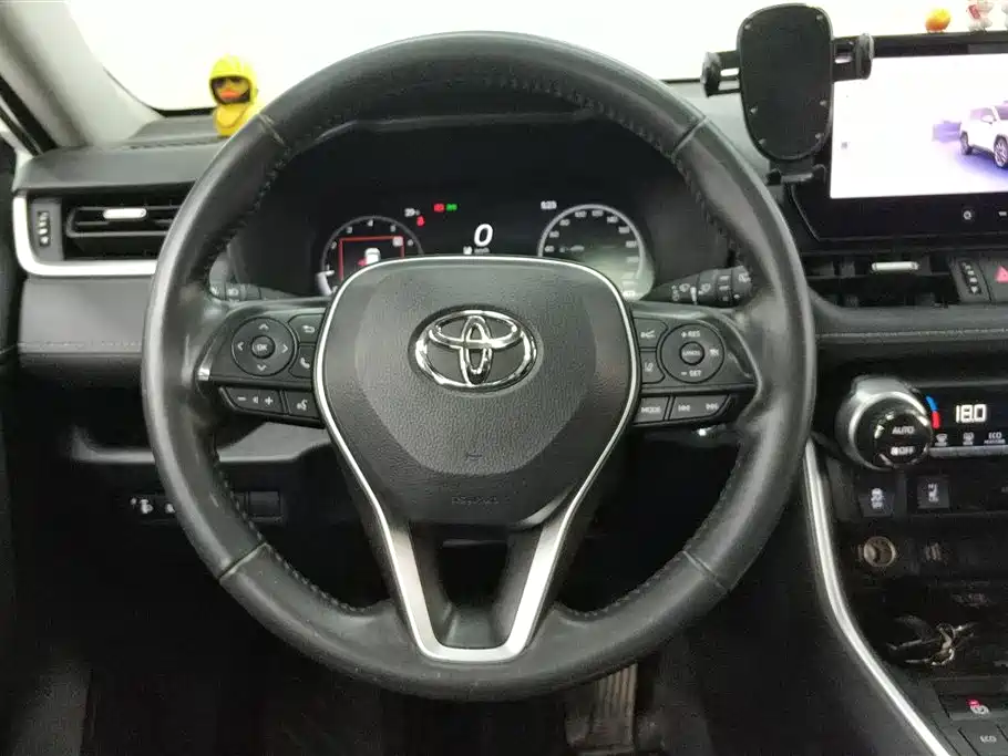 Toyota RAV4 2023 — фото 15