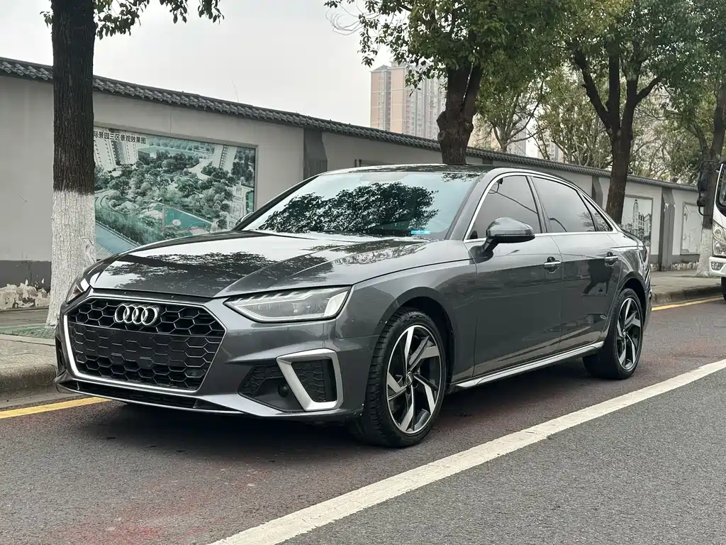 Audi A4L 2022 — фото 1