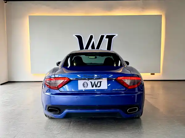 Maserati Granturismo 2013