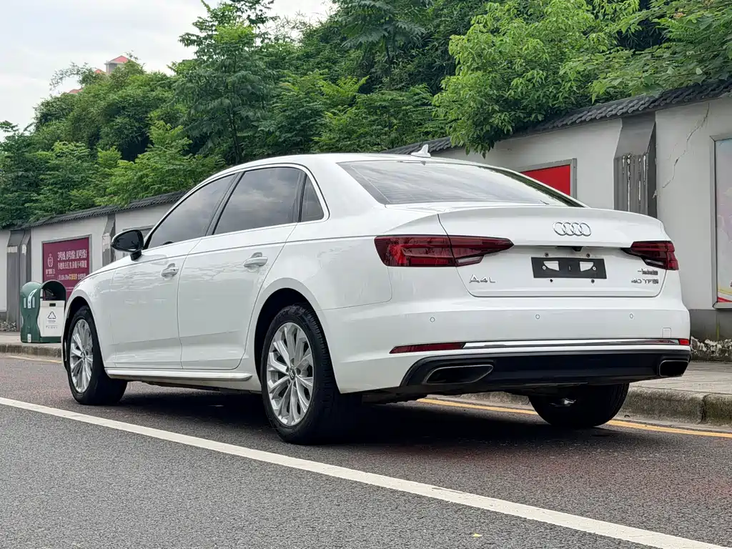 Audi A4L 2019