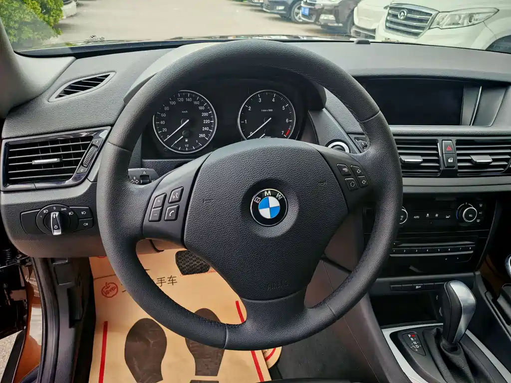 BMW X1 2014 — фото 13