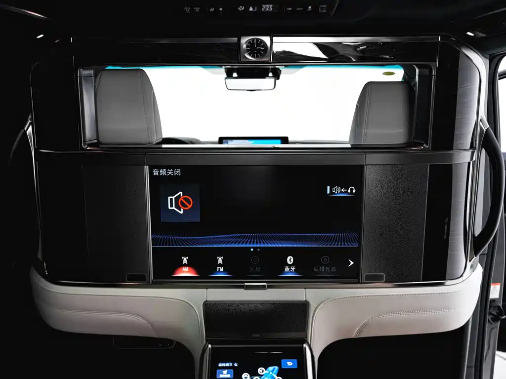 Lexus LM 2021 — фото 18