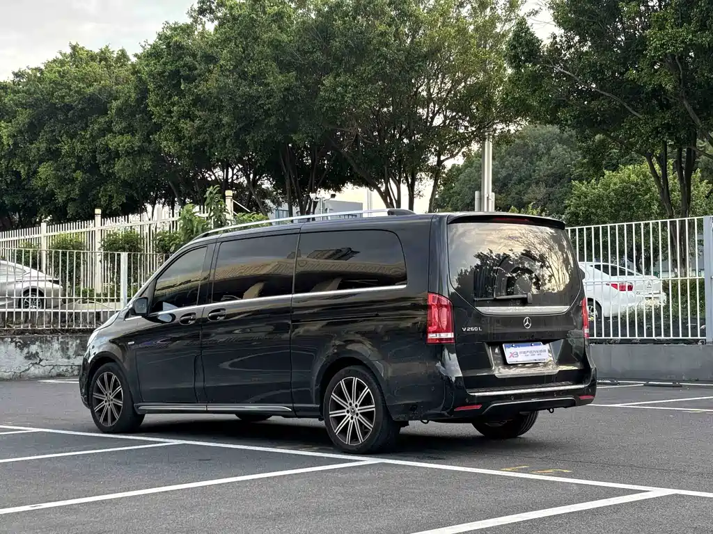 Mercedes-Benz V-Class 2022 — фото 2
