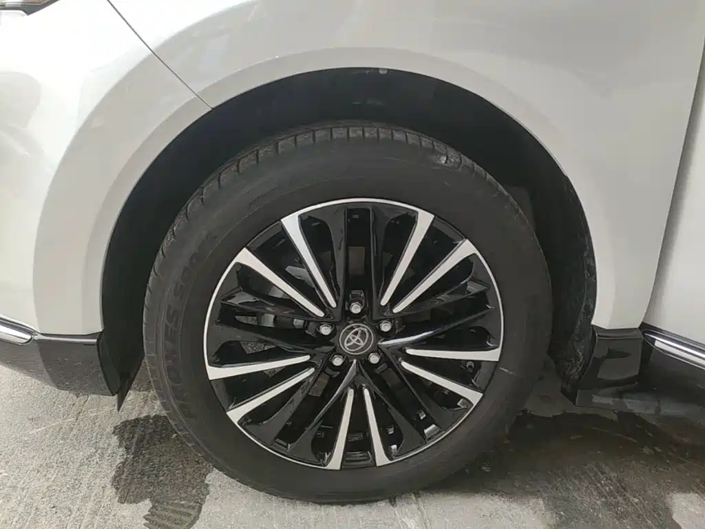 Toyota Venza 2023 — фото 23