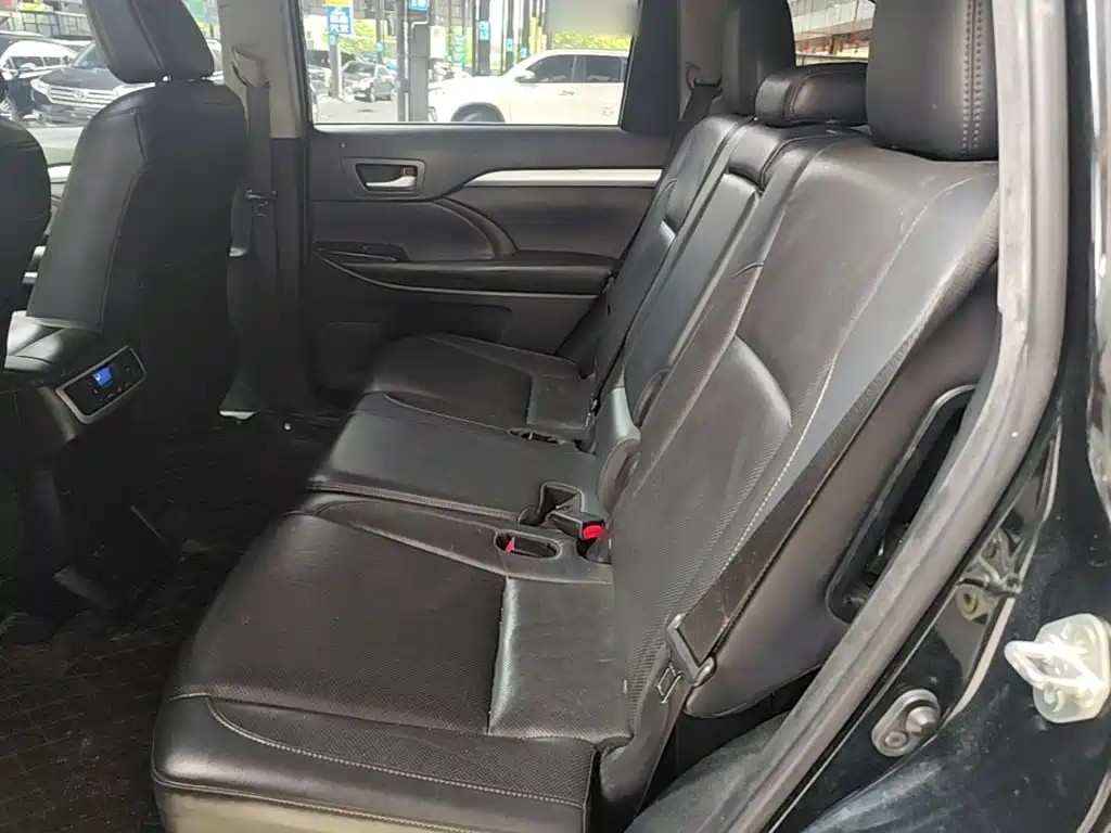 Toyota Highlander 2020 — фото 17