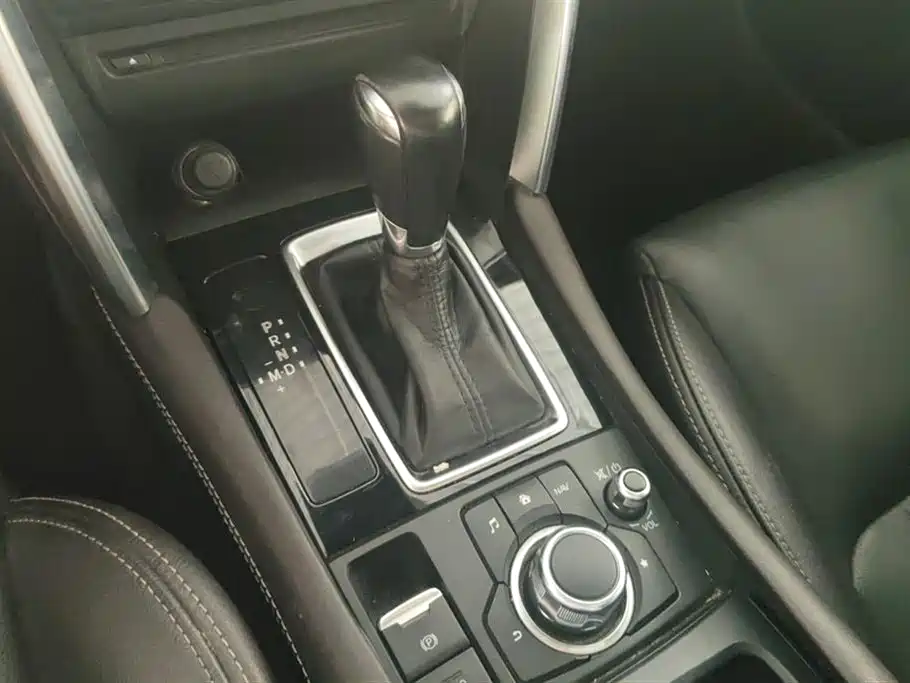 Mazda CX-4 2017 — фото 16