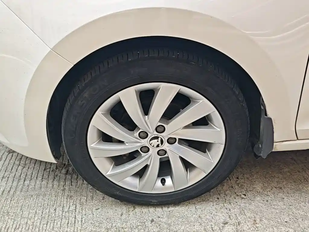 Skoda Rapid 2018 — фото 23