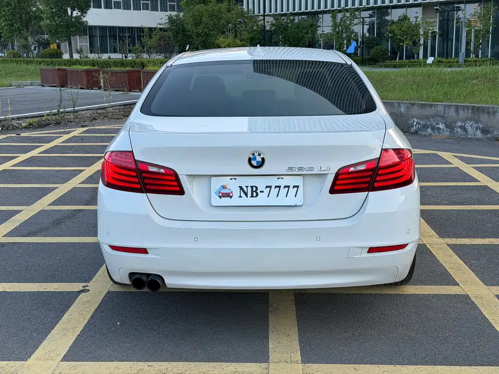 BMW 5 Series 2015 — фото 9