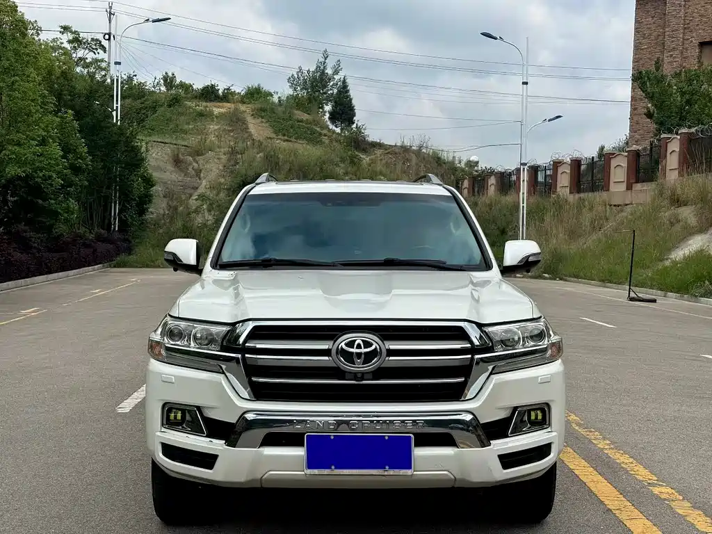 Toyota Land Cruiser 2020 — фото 2