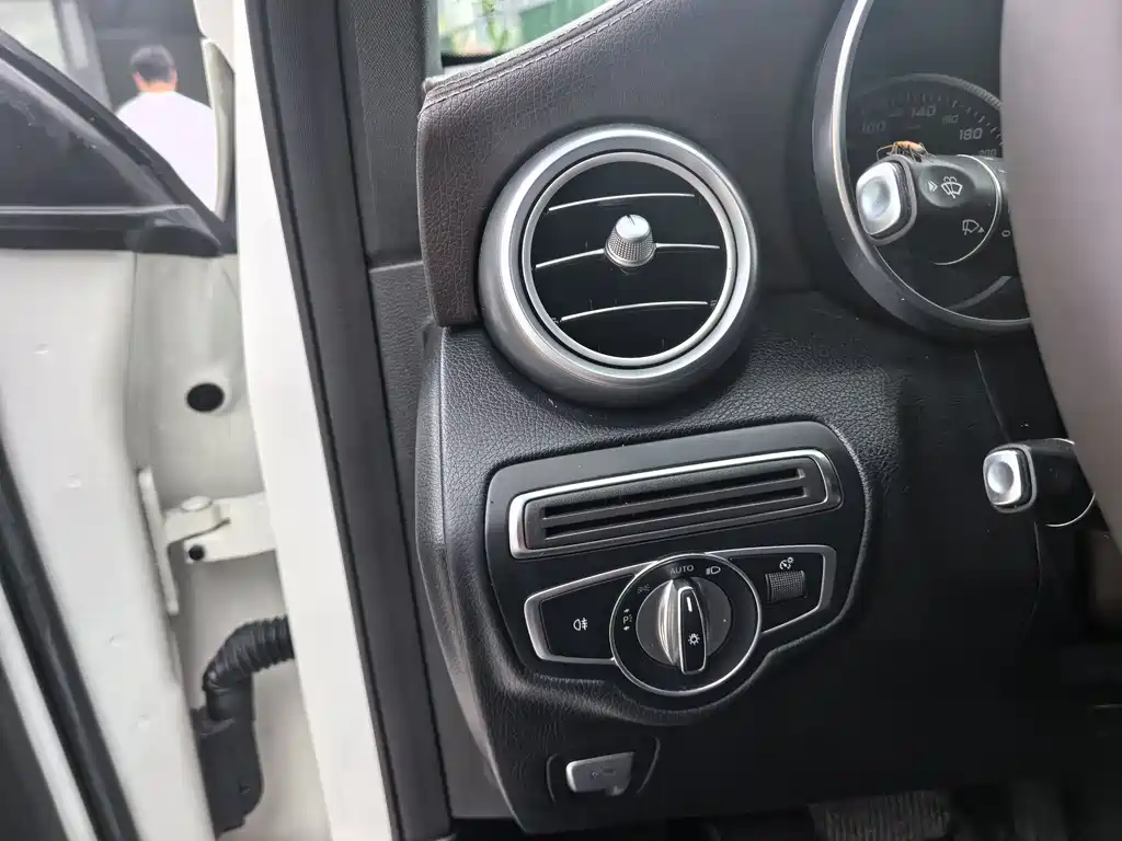 Mercedes-Benz GLC 2018 — фото 30