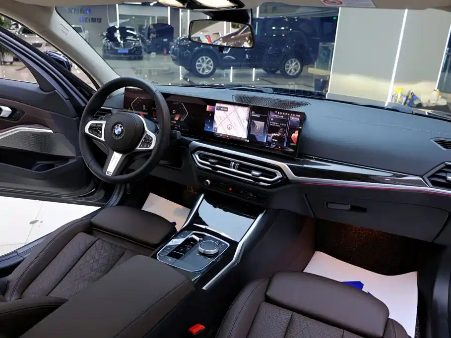 BMW 3 Series 2023 — фото 19