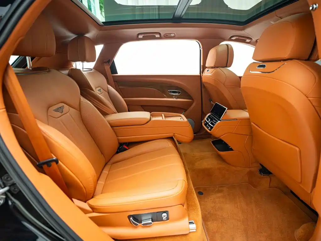 Bentley Bentayga 2025 — фото 11