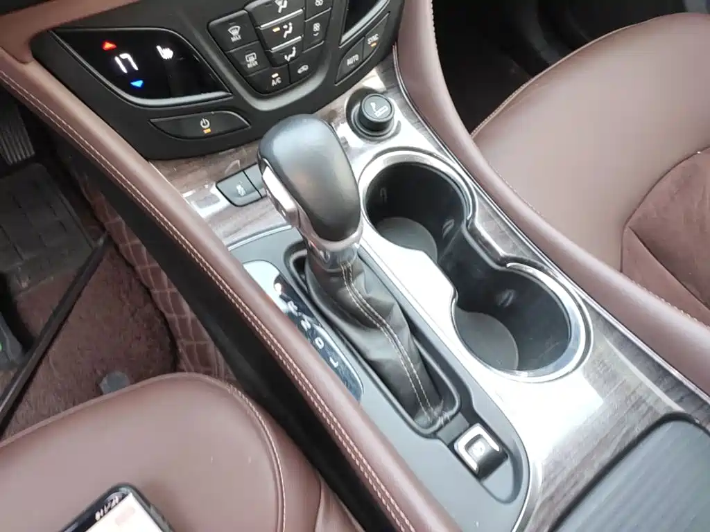 Buick Envision Plus 2017 — фото 14