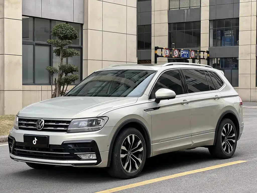 Volkswagen Tiguan L 2021 — фото 1