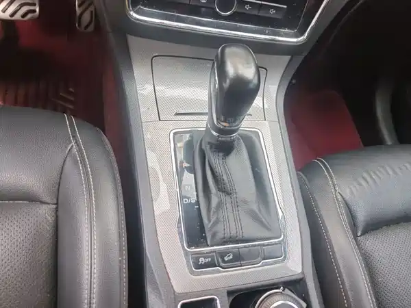 Roewe RX5 2016