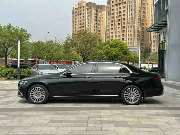 Mercedes-Benz E-Class 2022