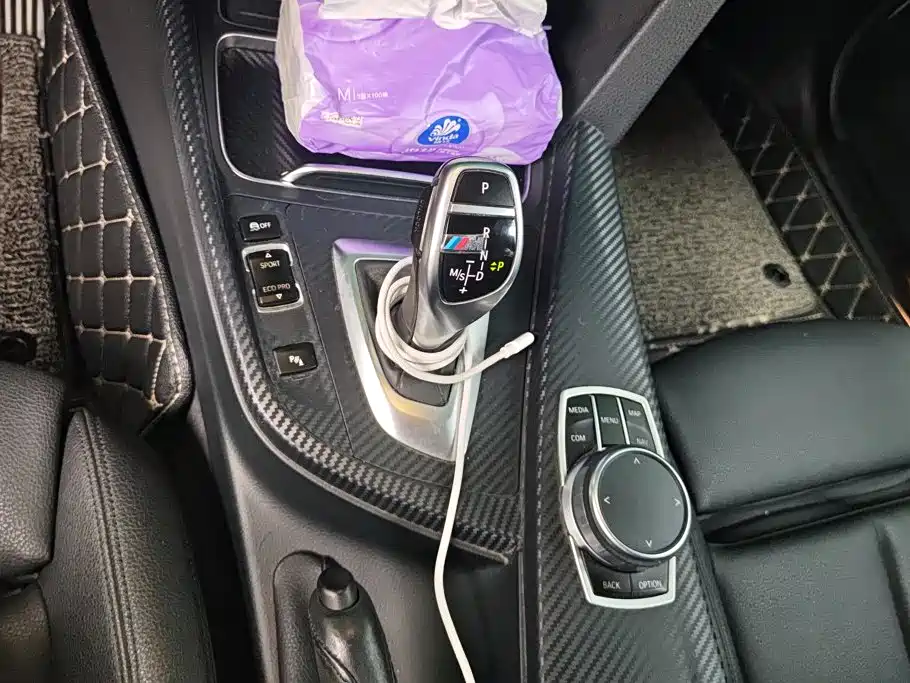 BMW 3 Series 2018 — фото 16