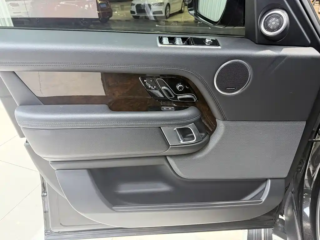 Land Rover Range Rover 2021 — фото 11