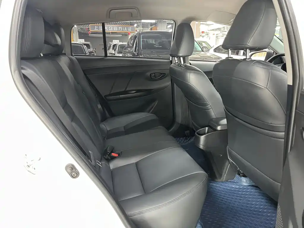 Toyota Yaris L 2023 — фото 8