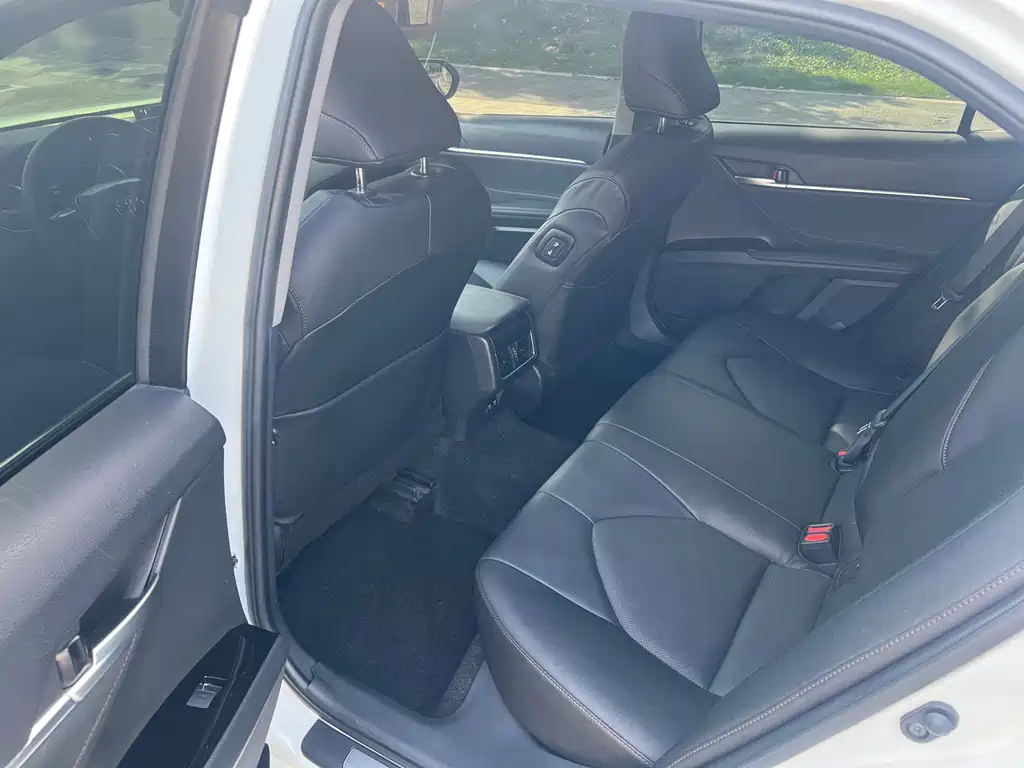 Toyota Camry 2022 — фото 13