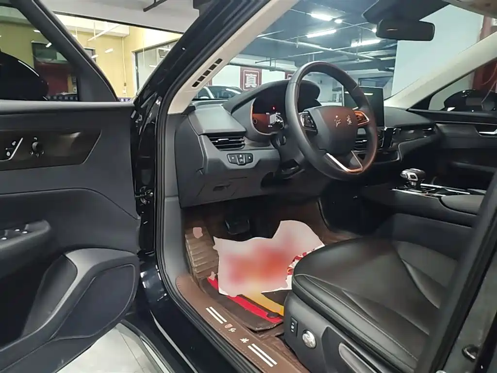 Hongqi E-QM5 2023 — фото 16