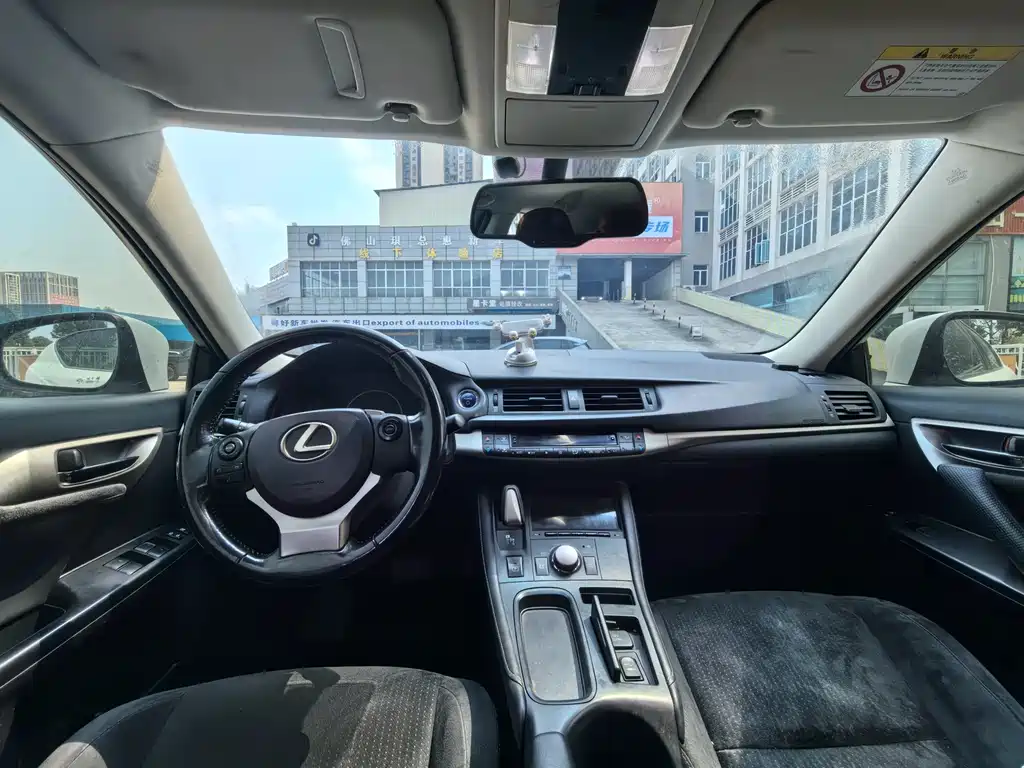 Lexus CT 2015 — фото 6