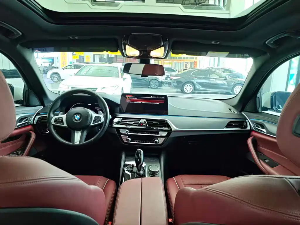 BMW 5 Series 2022 — фото 10