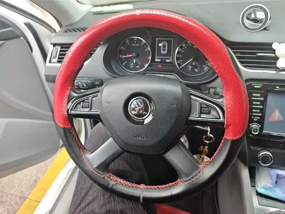Skoda Octavia 2015 — фото 15