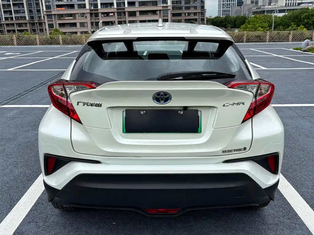 Toyota C-HR EV 2021 — фото 8