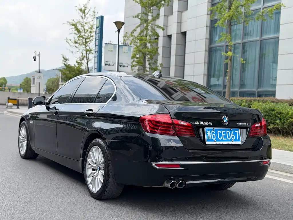 BMW 5 Series 2016 — фото 13