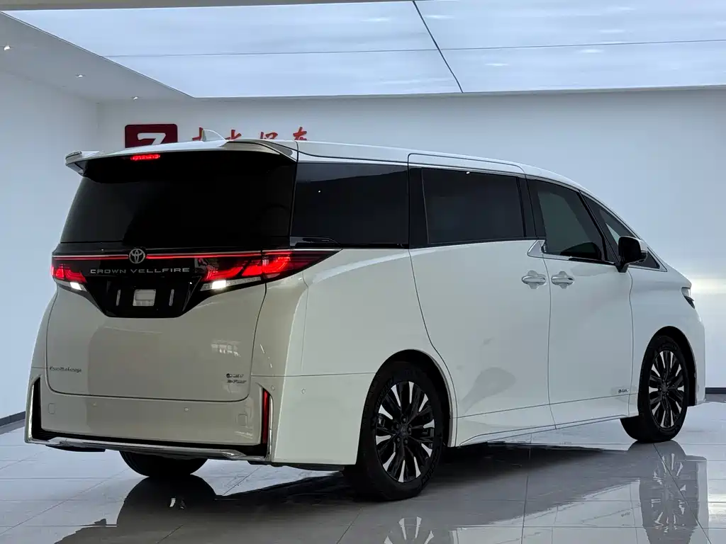 Toyota Vellfire 2024 — фото 14