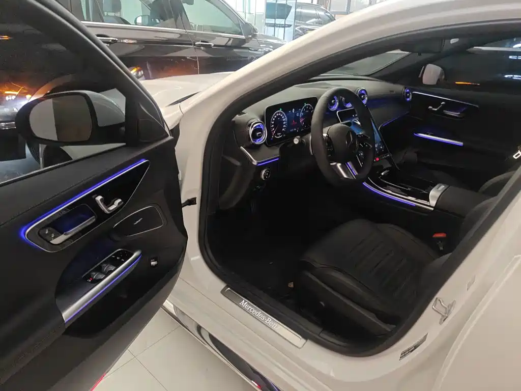 Mercedes-Benz C-Class 2025 — фото 16