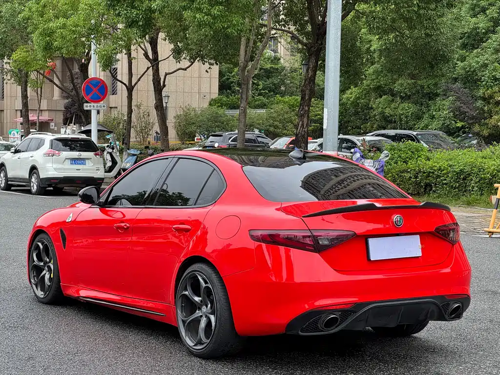 Alfa Romeo Giulia 2017 — фото 6