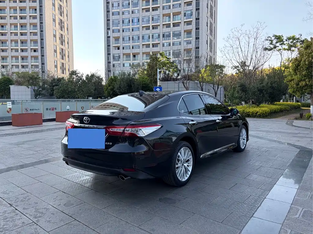 Toyota Camry 2019 — фото 4