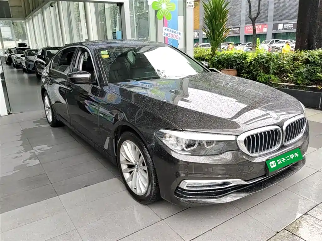 BMW 5 Series 2018 — фото 7