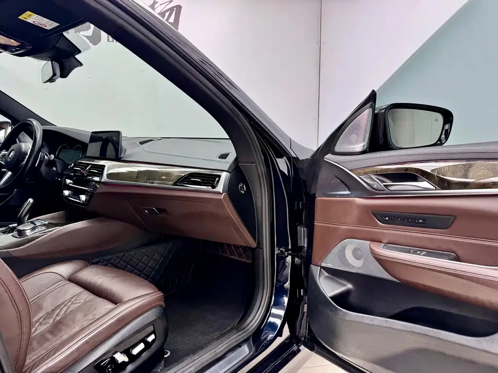 BMW 6 Series GT 2018 — фото 14