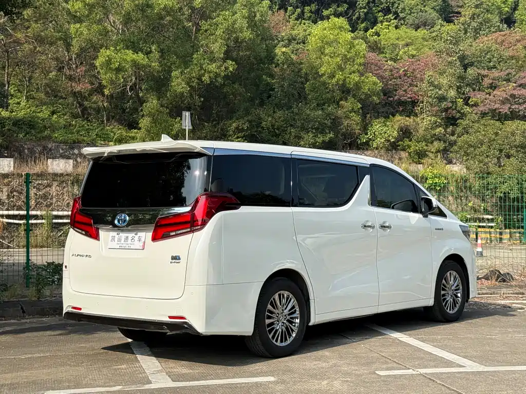 Toyota Alphard 2021 — фото 12