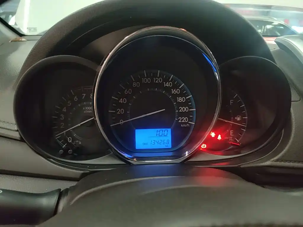 Toyota Vios 2015 — фото 12