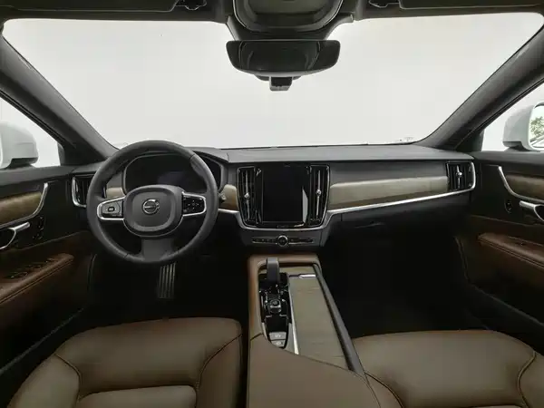 Volvo V90 2026