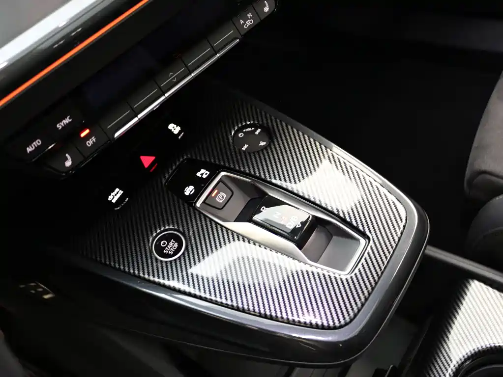 Audi Q4 e-tron 2023 — фото 13