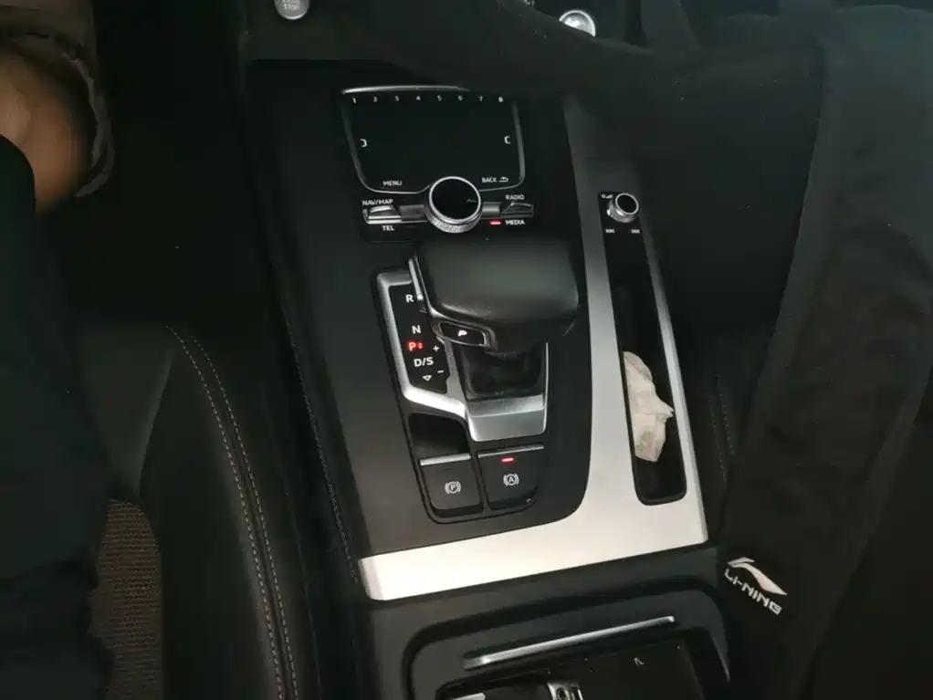 Audi Q5L 2019 — фото 14
