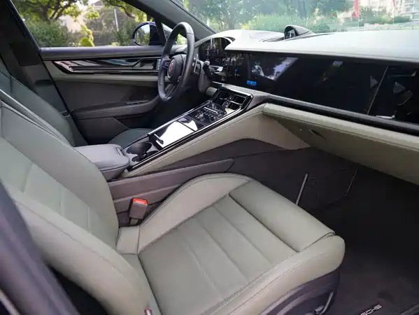 Porsche Panamera 2025