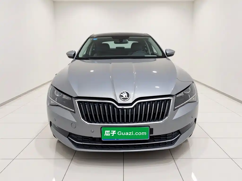Skoda Superb 2017 — фото 24