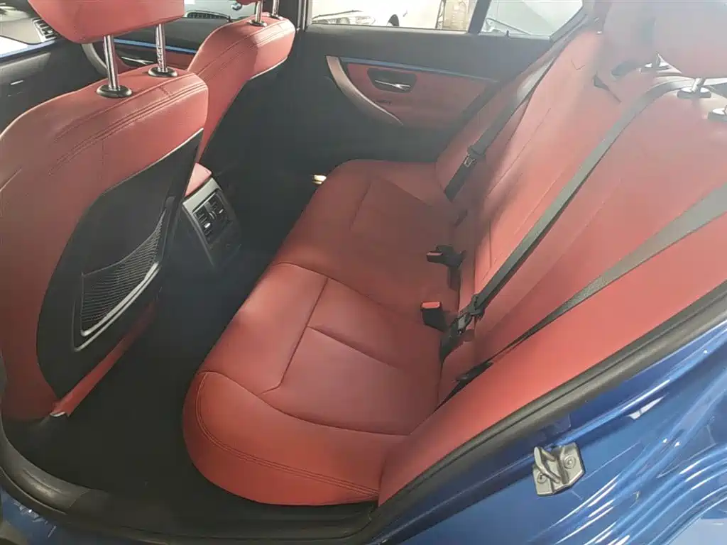 BMW 3 Series 2019 — фото 13