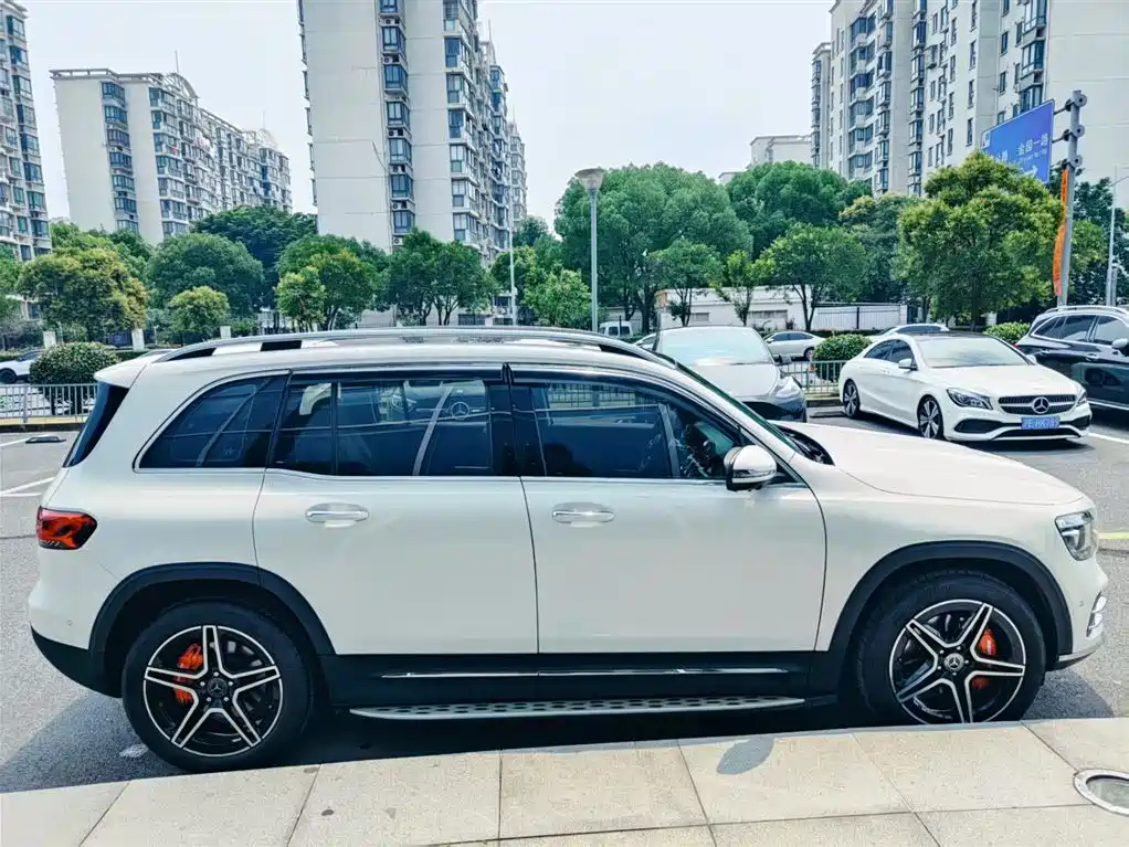 Mercedes-Benz GLB 2023