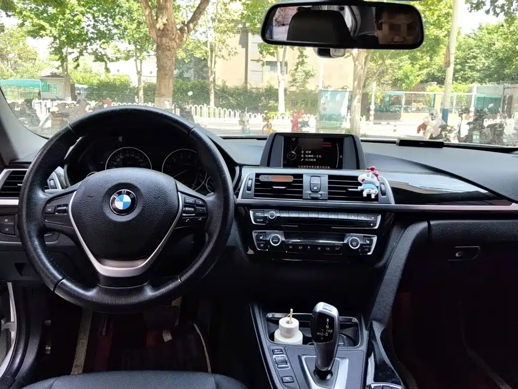 BMW 3 Series 2016 — фото 13