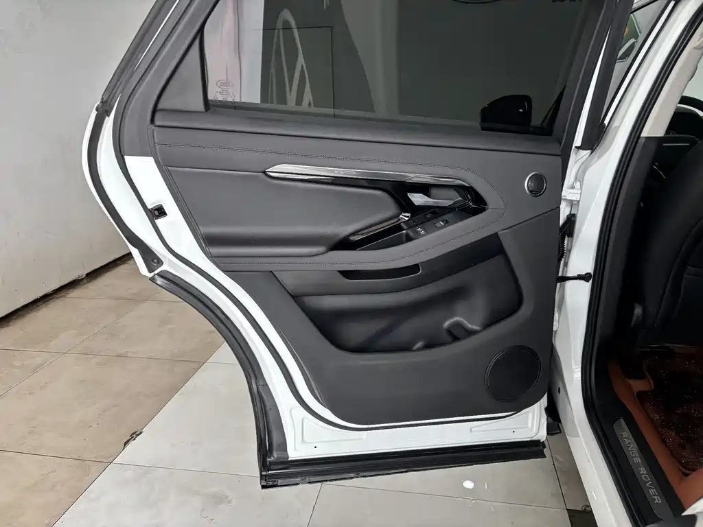 Land Rover Range Rover Evoque 2023 — фото 20