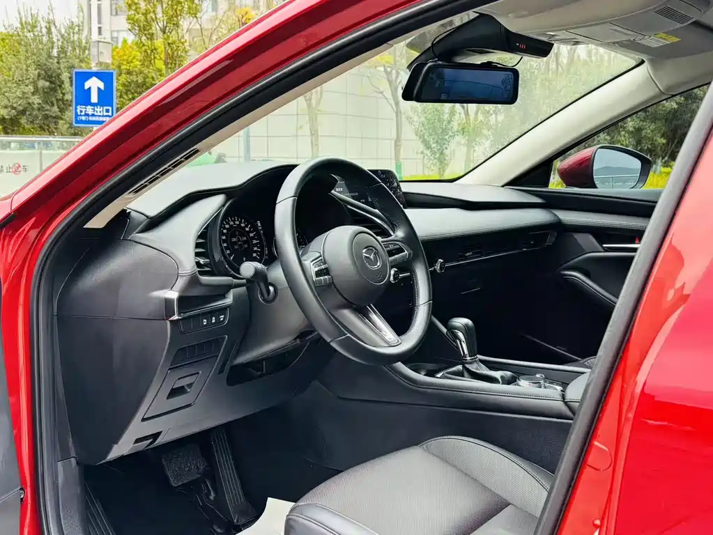 Mazda 3 Axela 2019 — фото 11
