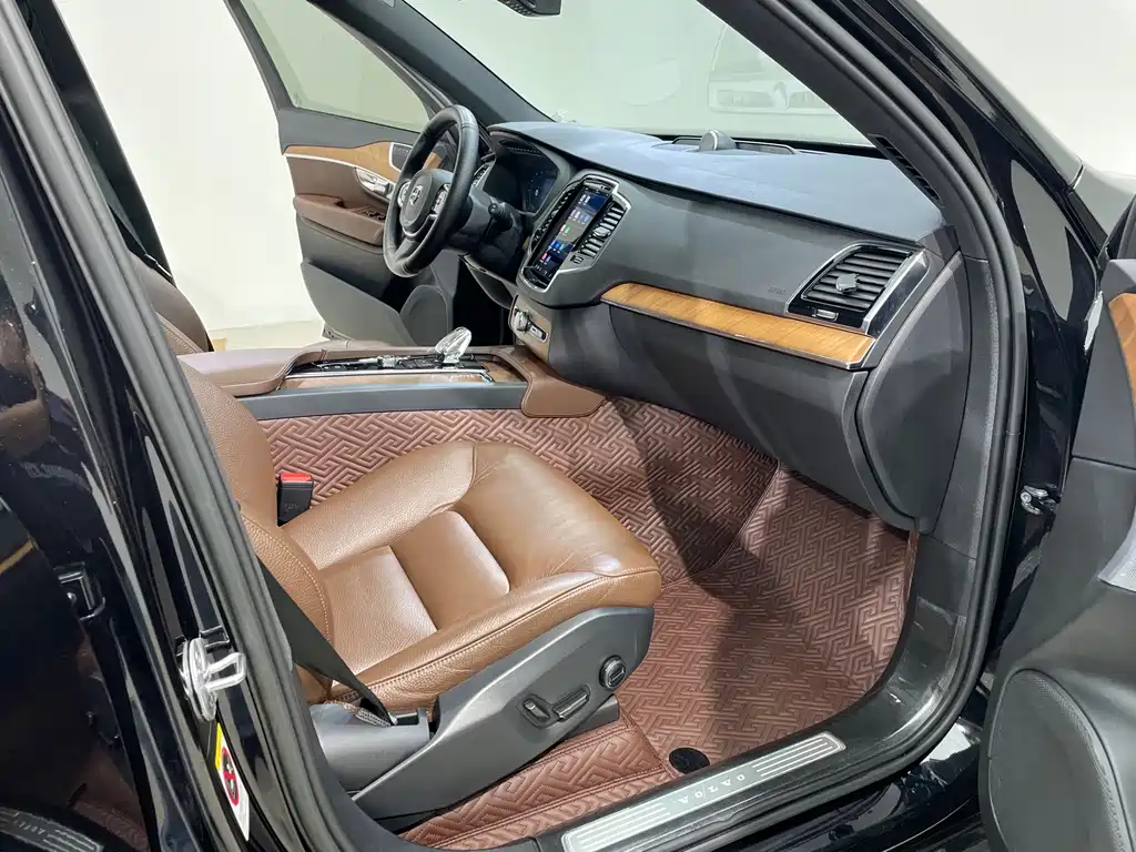 Volvo XC90 2022 — фото 27